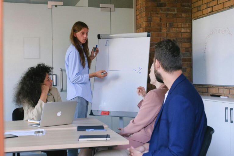 Perguntas Poderosas na Liderança: Transforme Conversas em Diálogo